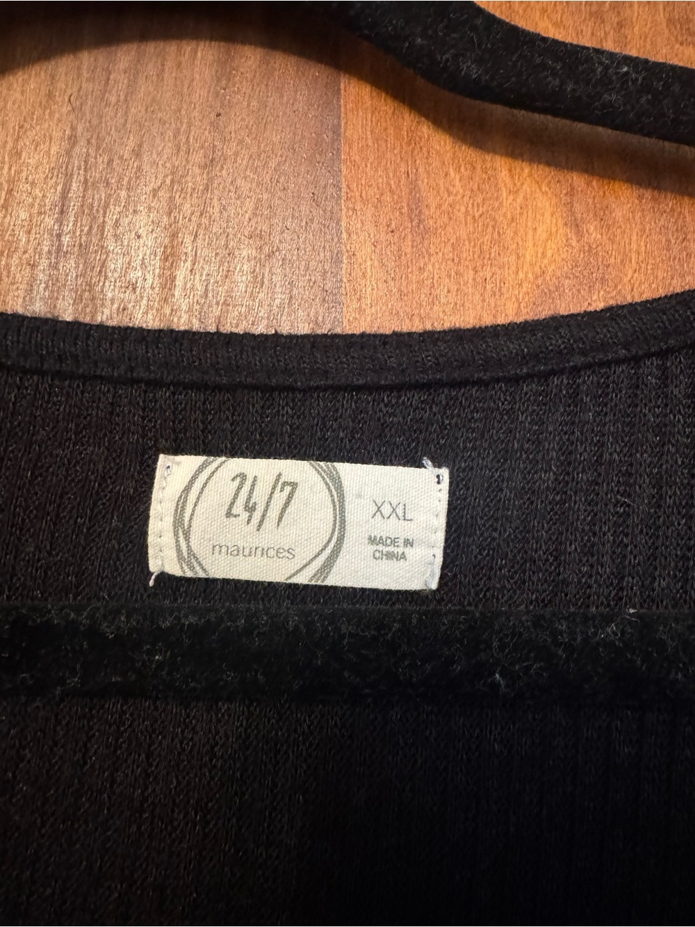 Maurices Women’s Plus Size Black Twist-Knot V-Neck Top Size XXL - Picture 4 of 5